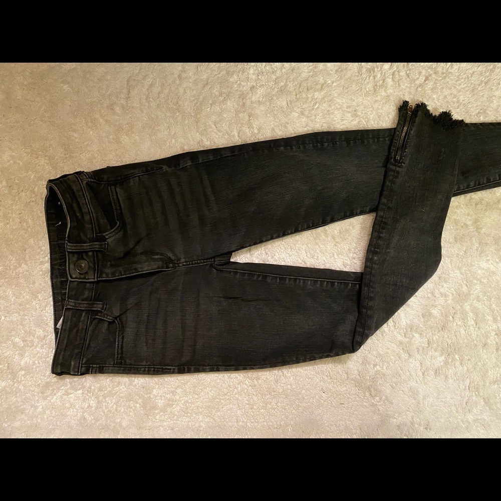 American Eagle Black Straight Jeans. Size 0.